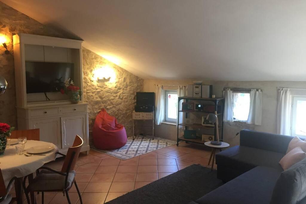 Gite Cocotte Luberon, Forcalquier Pierrerue  Экстерьер фото